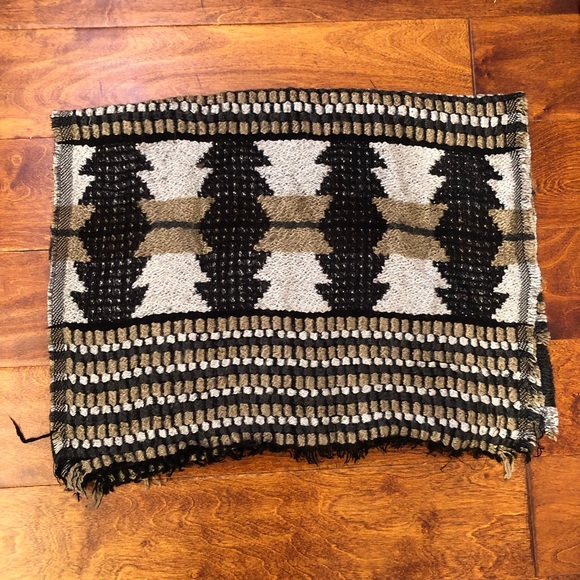 Southwestern Inspired Long Scarf w/Frayed Ends - Picture 5 of 5